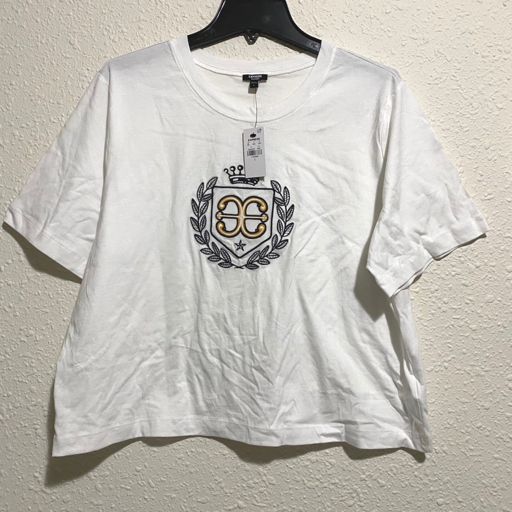 New Express Boyfriend women's L oversize White Cropped T Shirt Embroidered Crest